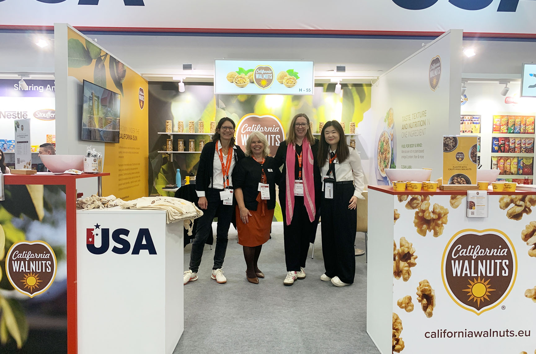 Greenseed mit Pamela Graviet beim California Walnuts Stand auf der Anuga